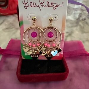 Lilly Pulitzer Fuchsia and Gold Heart Charm Earrings

It comes with a dust bag.